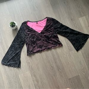 SHEIN Curve Black & Pink Lace Crop Top with Statement Sleeves and Bust D…